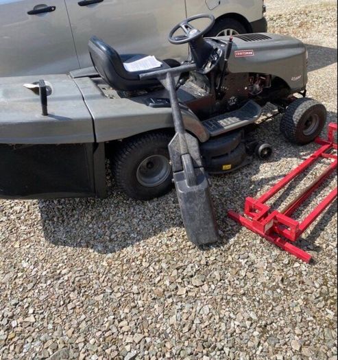 Ride on lawnmower