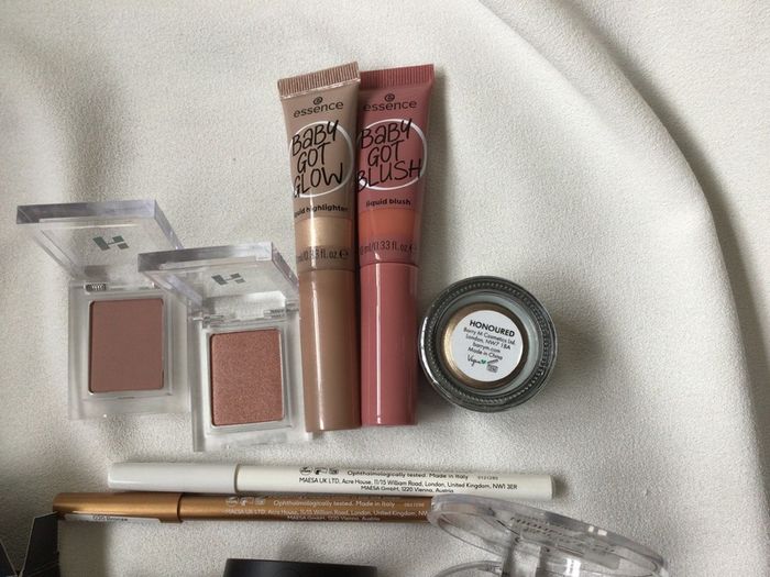 Make up Bundle New and Swatched