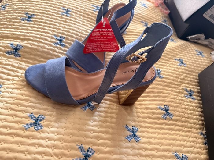 Block heel extra wide sandals