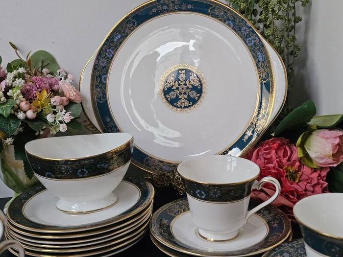 Royal Doulton   "Carlyle" Tea Set for 8 person