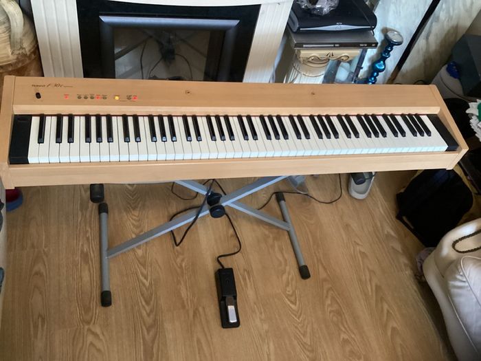 Roland F30e Digital piano and Roland DP - 10 Damper Foot Pedal in Excellent Condition.  (Barely used)