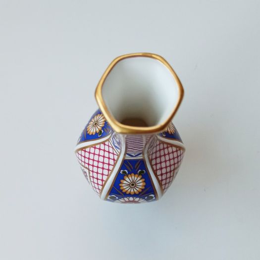 Aynsley "Imperial" fine bone china vase with 22 karat gold accents  height 16cm