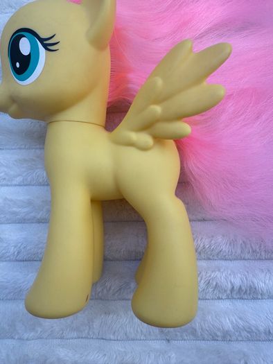 My Little Pony Styling approx. 21 cm.  Fluttershy Brushable Pony 2013 Used Please see photos