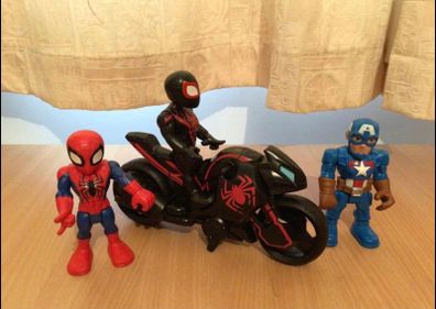 Spider-Man Arachnid&  bike & Captain America figure