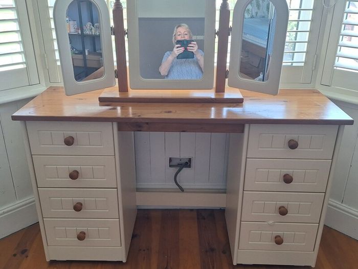 Dressing table