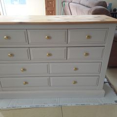 chest of drawers