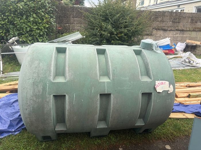 Oil tank
