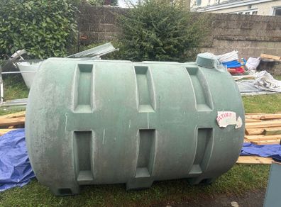 Oil tank