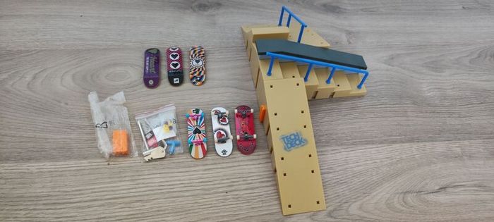 Tech Deck finger skateboard set in perfect condition