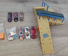 Tech Deck finger skateboard set in perfect condition