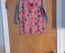 Grace & Kelly  Top. S. M -12.  New' No Tag.