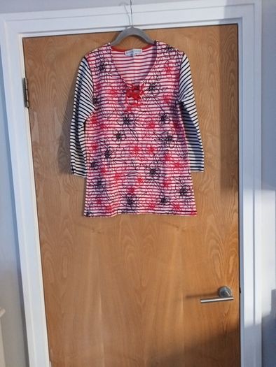 Grace & Kelly  Top. S. M -12.  New' No Tag.