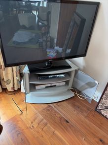 Samsung 43 inch Plasma TV 2013 Stand & Panasonic DVD Player