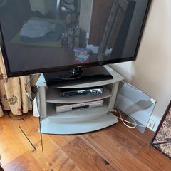 Samsung 43 inch Plasma TV 2013 Stand & Panasonic DVD Player