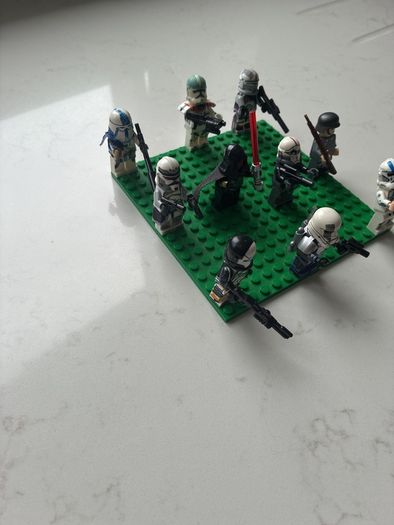 10 LEGO figures