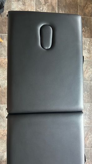 massage table unused