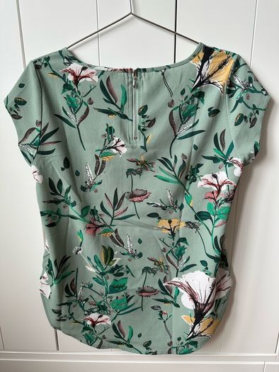 Only women ladies top, t-shirt, like new, immaculate condition, barely used