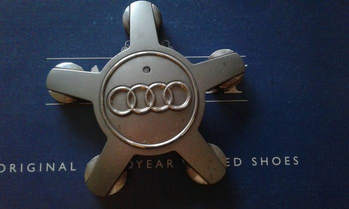 Audi A3 A4 A5 A6 Q3 Q5 wheel centre 5 star, one or full set available !