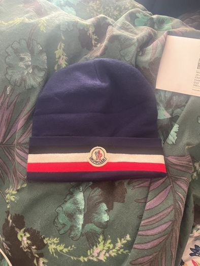 Moncler hat