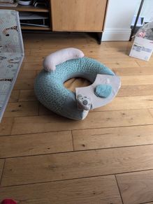 Baby sit and play floor seat