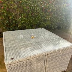 Rattan cube