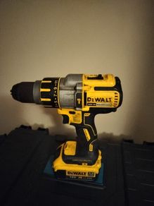 DeWalt Drill DCD995 + 4Ah Battery/Charger