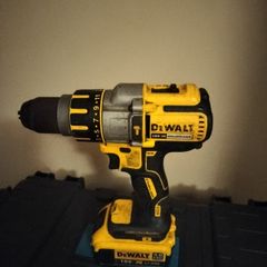 DeWalt Drill DCD995 + 4Ah Battery/Charger