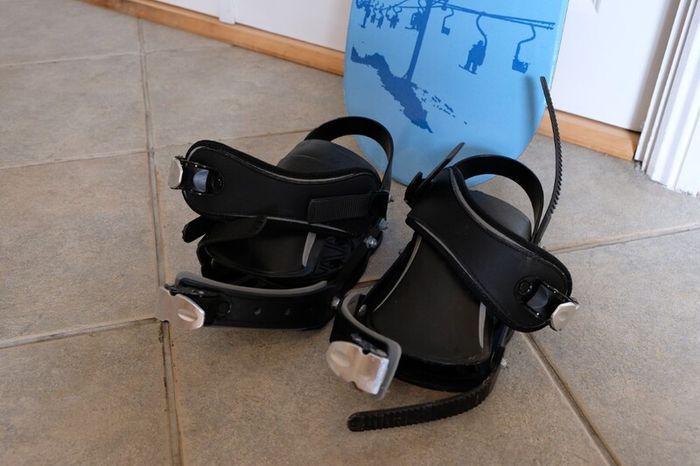 Snowboard, bindings and helmet