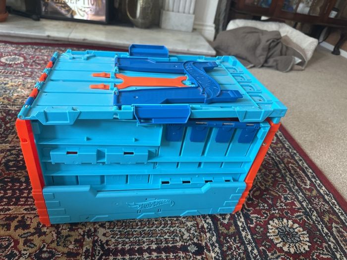 Hot Wheels Track Builder Race Crate