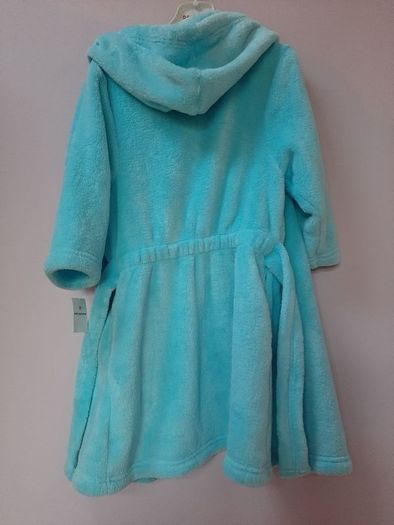 new childs dressing gown 5/6 yrs tag attached