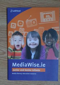 New - A Safe food MediWise.ie Booklet - Content Page in Pictures
