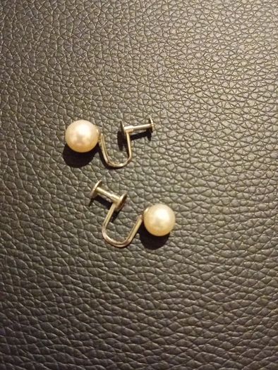14k Solid Gold with real fresh pearl