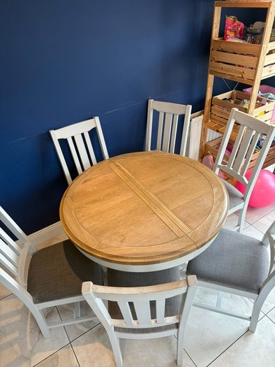 Extendable Round Dining Table
