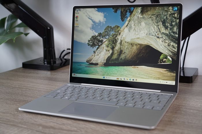 Microsoft Surface Laptop Go | Core i5 | 16GB RAM | 256GB | 100% sRGB Touch