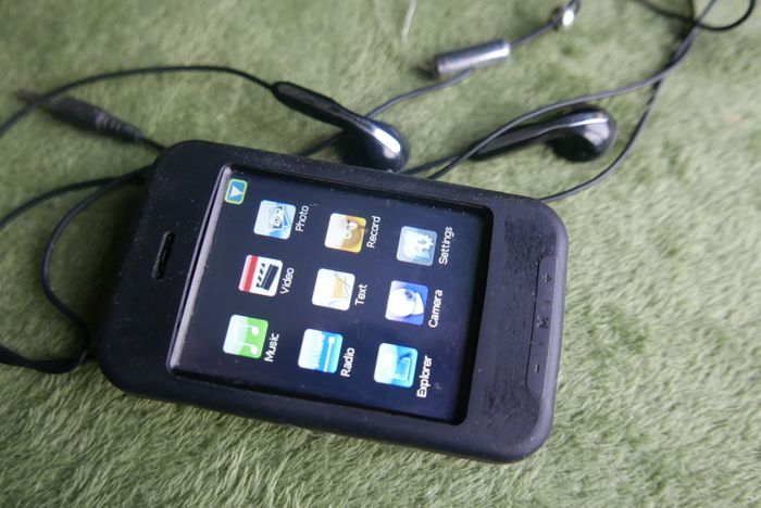 8GB MP4 Player Touch Screen FM Radio