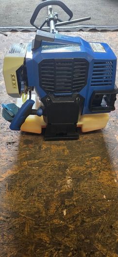Long hedge trimmer Hyundai