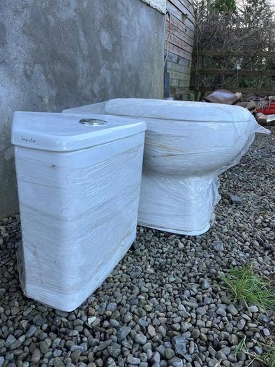 Impulse corner toilet and shower tray