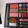 The Colour Institute  Complete Face Set.  New  in Original  Box. Image 4