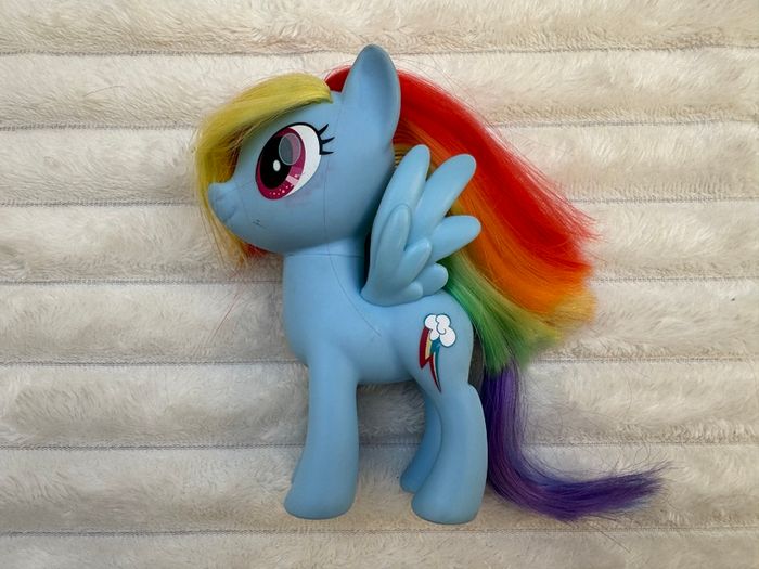 Hasbro 2016 G4 My Little Pony The Movie Rainbow Dash Brushable Hair approx. 6 Inches Dirty Damaged Her hair in some kind of glue Please see photos