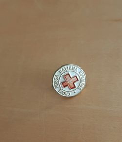 Vintage Italian Red Cross Youth badge