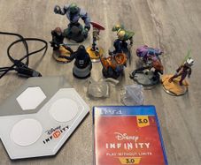 Disney Infinity - PS4 + Action Figures