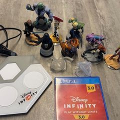 Disney Infinity - PS4 + Action Figures