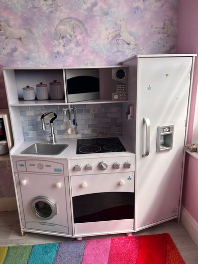 kids play kitchen