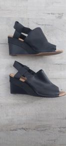 black leather wedge sandals size 5