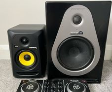 DJ STARTER KIT. Mixer, studio monitors & cables