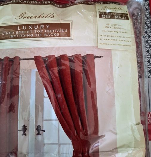 Eyelet curtains