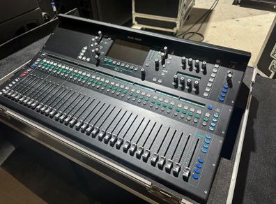 Allen & Heath SQ7 mixing desk