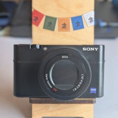 Sony RX100 Mark V Camera & Accessories