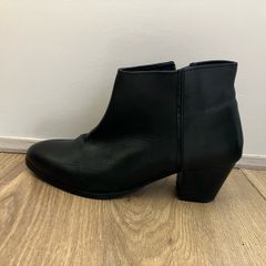 Black Leather Ankle Booties (EU 40 / UK 6.5) Carl Scarpe