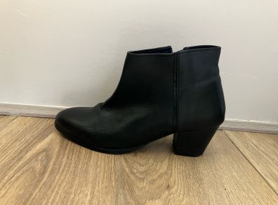 Black Leather Ankle Booties (EU 40 / UK 6.5) Carl Scarpe